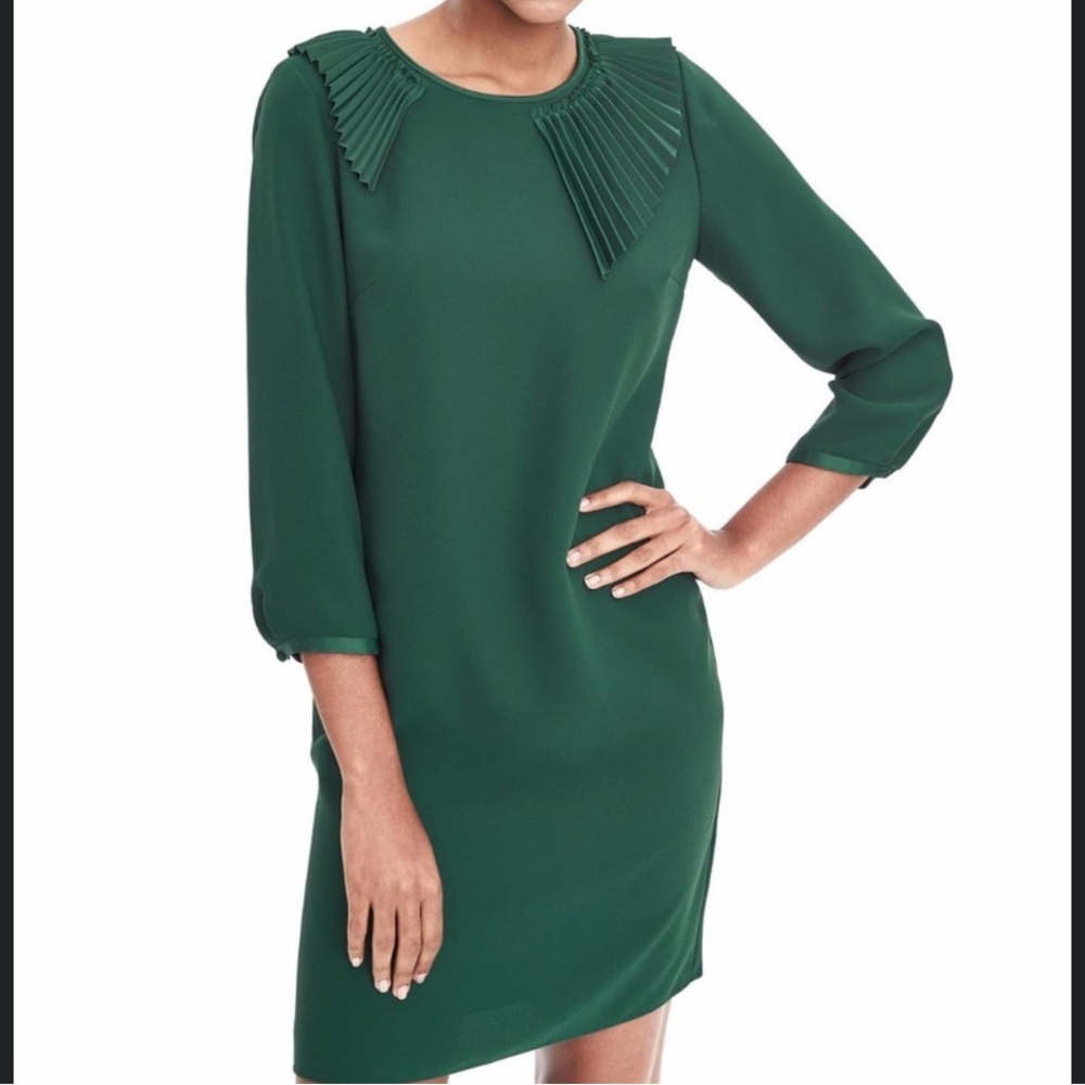 BANANA REPUBLIC Green Long Sleeve Pleated Ruffle Neck Collar Shift Dress Sz XS
